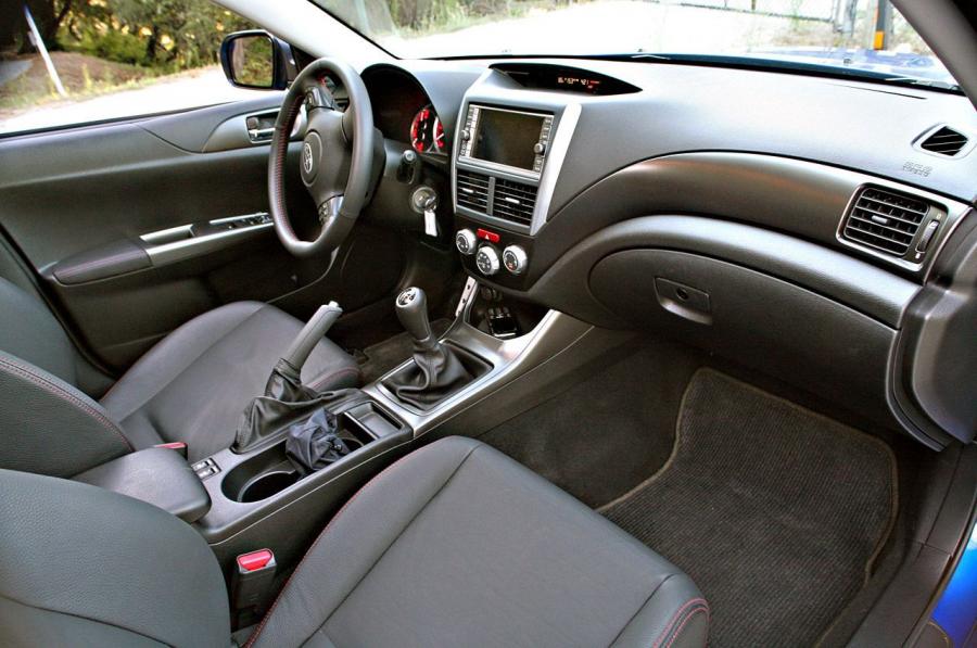  Subaru Impreza WRX 2011 года  (фото 19 из 39)